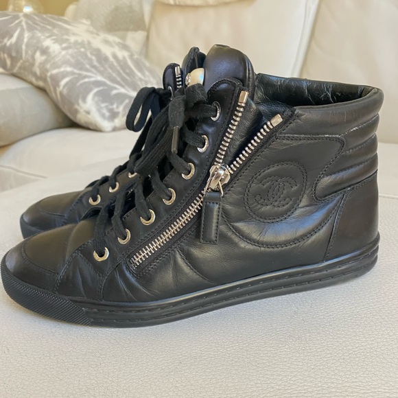 38.5 100% Authentic Chanel leather sneakers - Picture 2 of 10